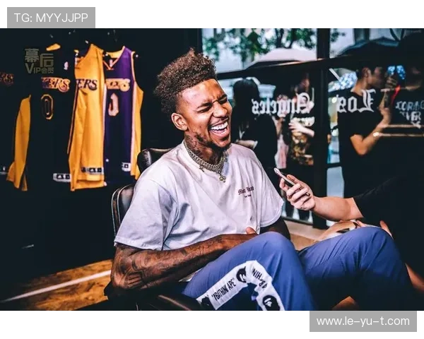 复古风潮再起:球星经典球衣造型重现,重温荣耀岁月 复古风潮再起:球星经典球衣造型重现,重温荣耀岁月